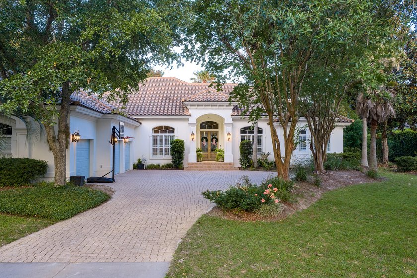 Beautiful single story home with pool situated directly on Kelly - photo 5