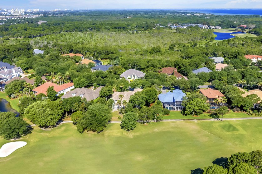 Beautiful single story home with pool situated directly on Kelly - photo 9