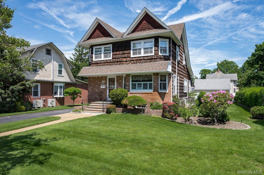 Welcome to 311 Locust Ave - a beautifully maintained early - photo 2