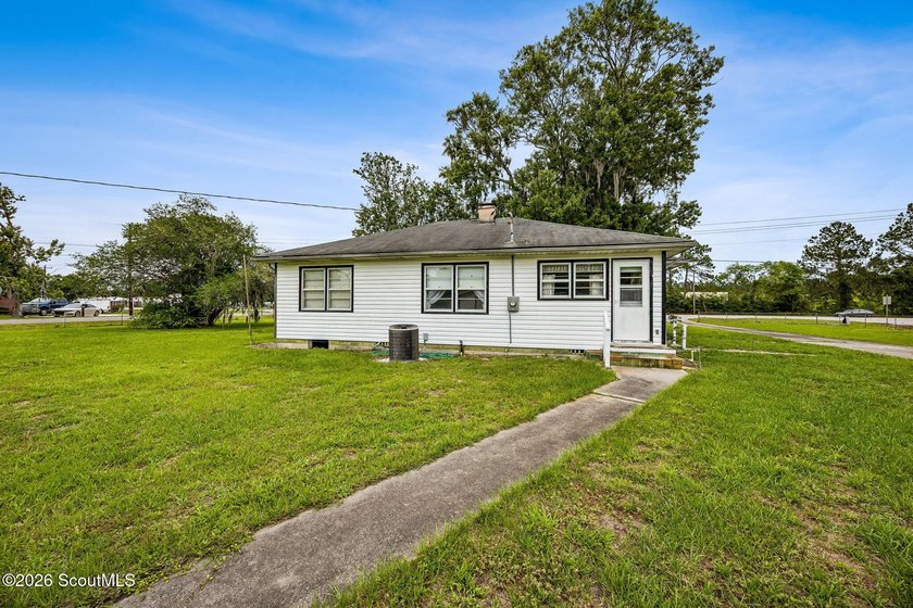 Discover a unique 1.86-acre property just minutes from Kings Bay - photo 22