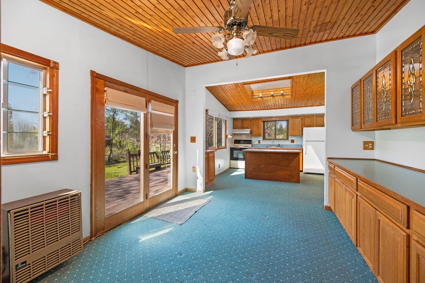 Plenty of potential with this spacious 3 bed 2 bath home on 10 - photo 13