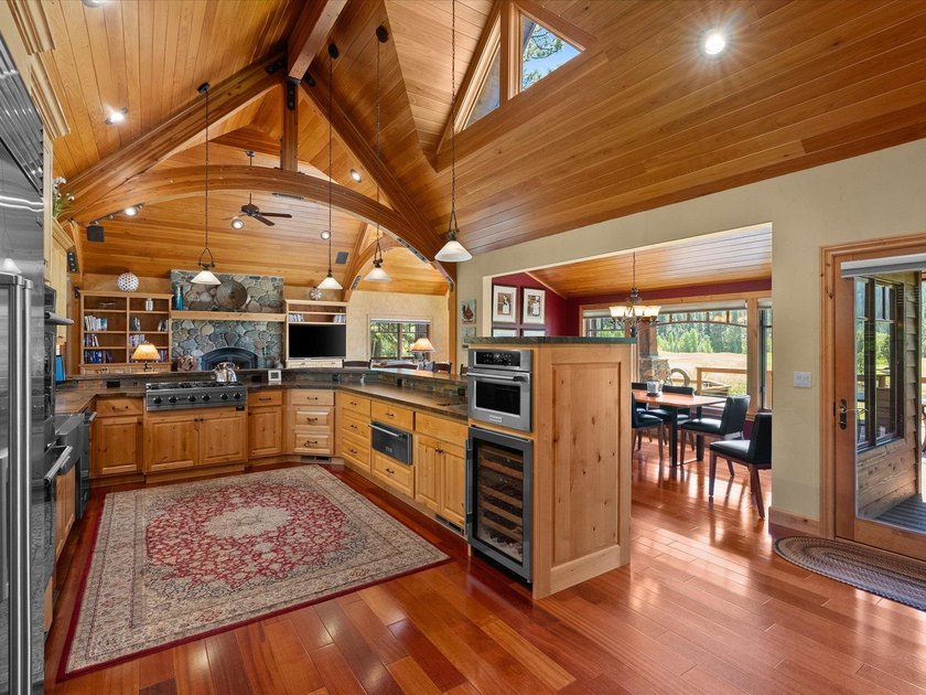 Perched on the prestigious Quail View bluff, this extraordinary - photo 15