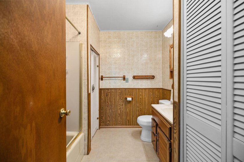 Plenty of potential with this spacious 3 bed 2 bath home on 10 - photo 30