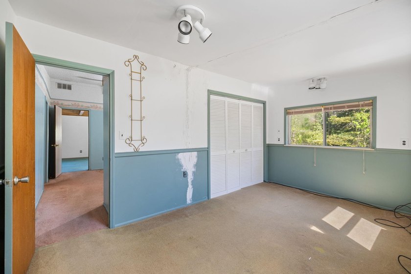 Plenty of potential with this spacious 3 bed 2 bath home on 10 - photo 31