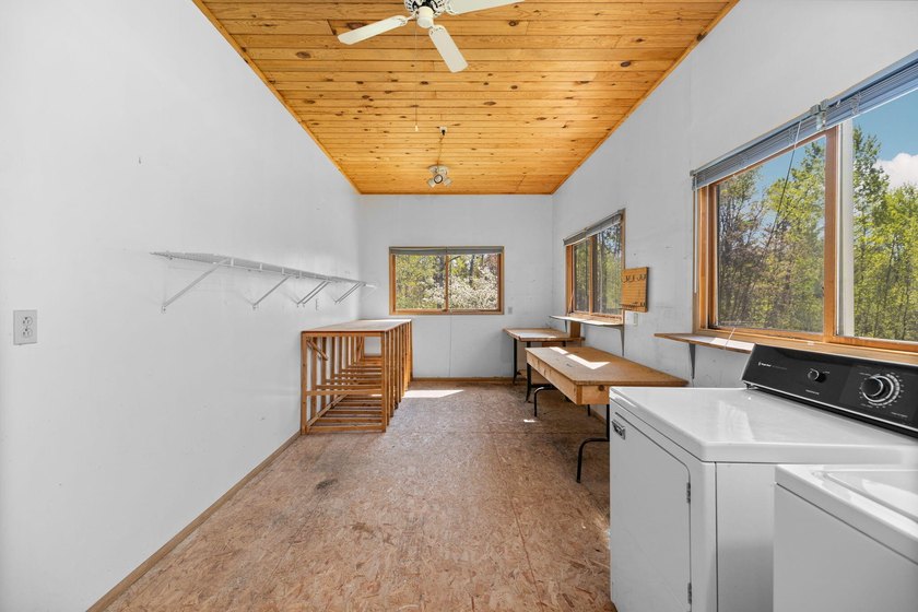 Plenty of potential with this spacious 3 bed 2 bath home on 10 - photo 32