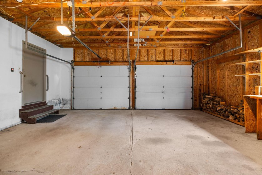 Plenty of potential with this spacious 3 bed 2 bath home on 10 - photo 35