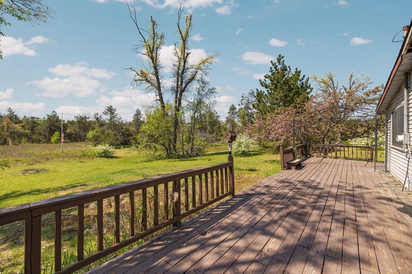 Plenty of potential with this spacious 3 bed 2 bath home on 10 - photo 36