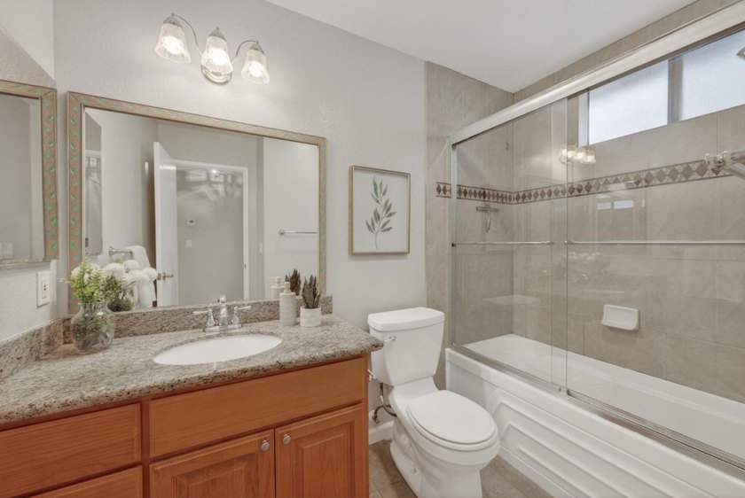 Centrally located in San Jose's Silicon Valley, walking distance - photo 13
