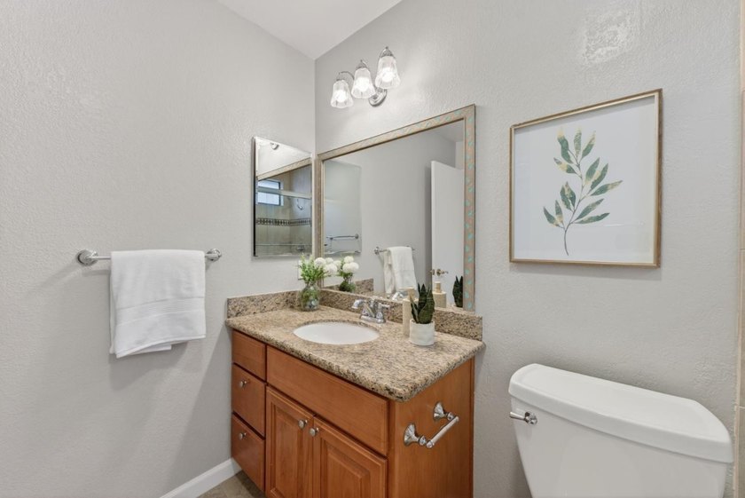 Centrally located in San Jose's Silicon Valley, walking distance - photo 14