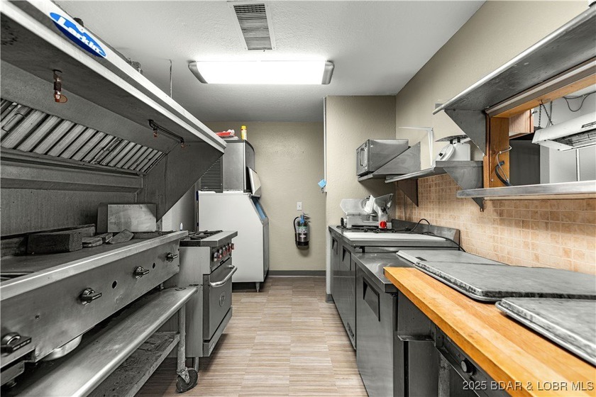 Fully updated commercial property ready for your next venture! - photo 15