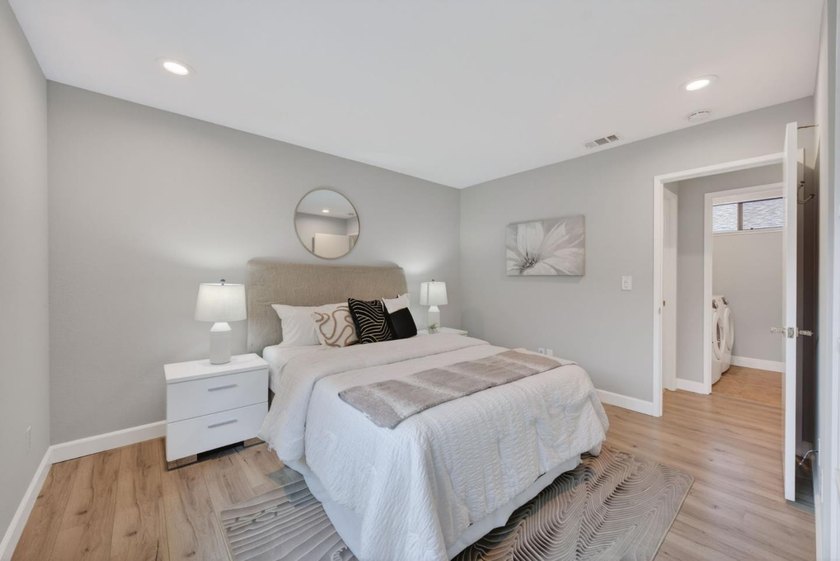 Centrally located in San Jose's Silicon Valley, walking distance - photo 15