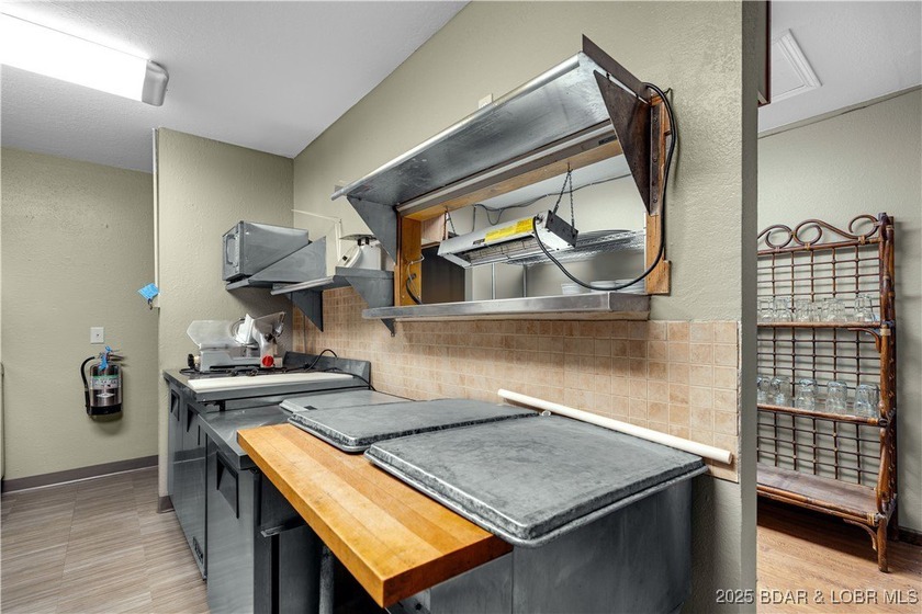 Fully updated commercial property ready for your next venture! - photo 16