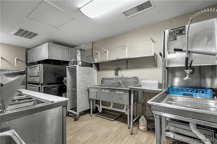Fully updated commercial property ready for your next venture! - photo 19
