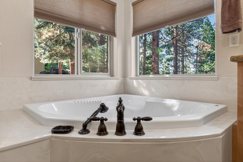Refined Single-Story Custom Home in Prestigious Lake Almanor - photo 23