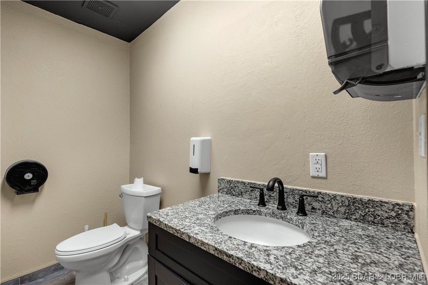 Fully updated commercial property ready for your next venture! - photo 28