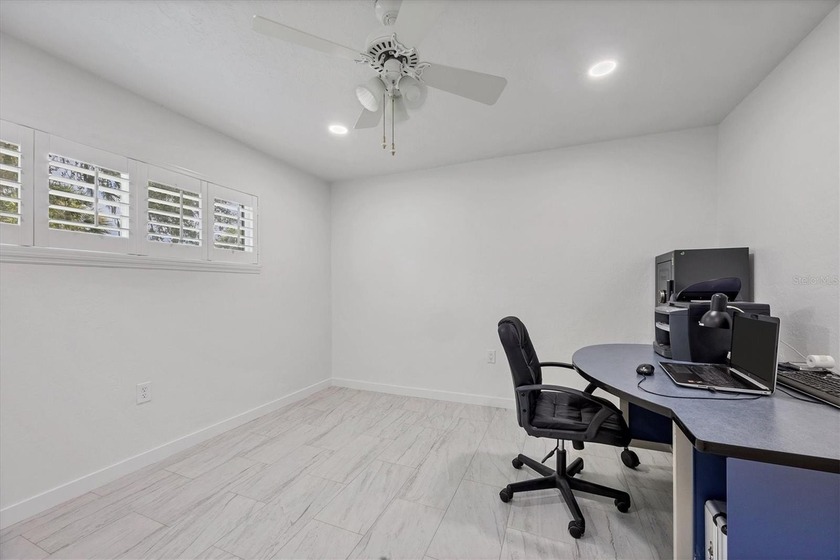 This charming and meticulously maintained 3 bedroom, 2 bath, 2 - photo 31