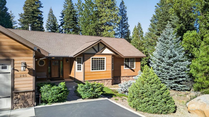 Refined Single-Story Custom Home in Prestigious Lake Almanor - photo 40