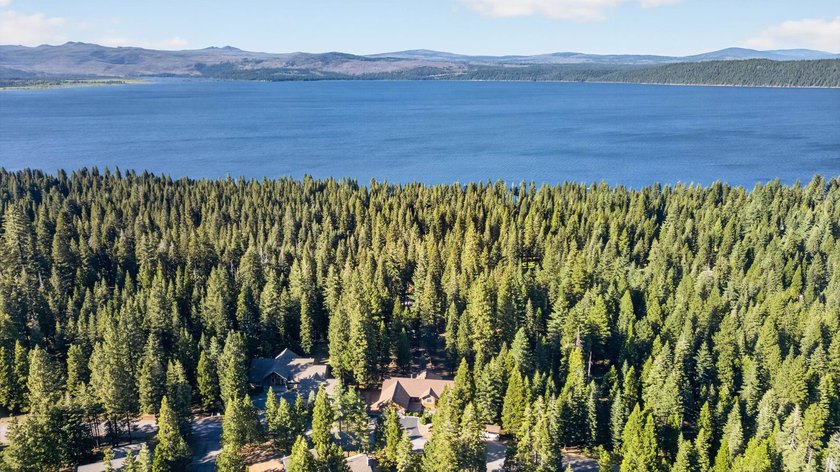 Refined Single-Story Custom Home in Prestigious Lake Almanor - photo 44