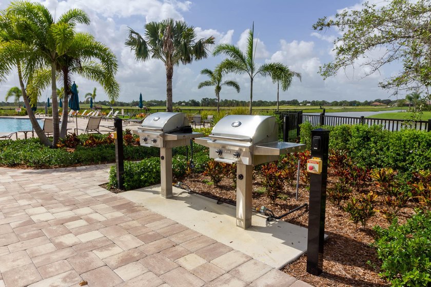 Welcome to Veranda Gardens, where luxury meets convenience - photo 51