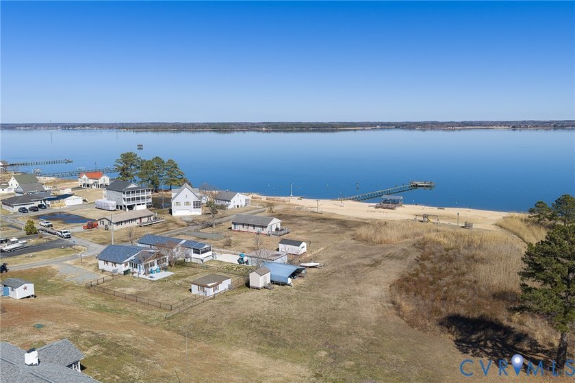 Renovated 4 Bedroom cottage in Rappahannock River Estates! Only - photo 7