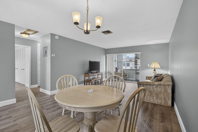 Welcome to this beautifully remodeled 2-bed, 2-bath villa - photo 11