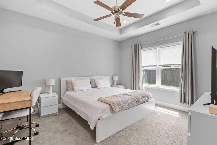 Welcome home! Built in 2021, this pristine residence perfectly - photo 12