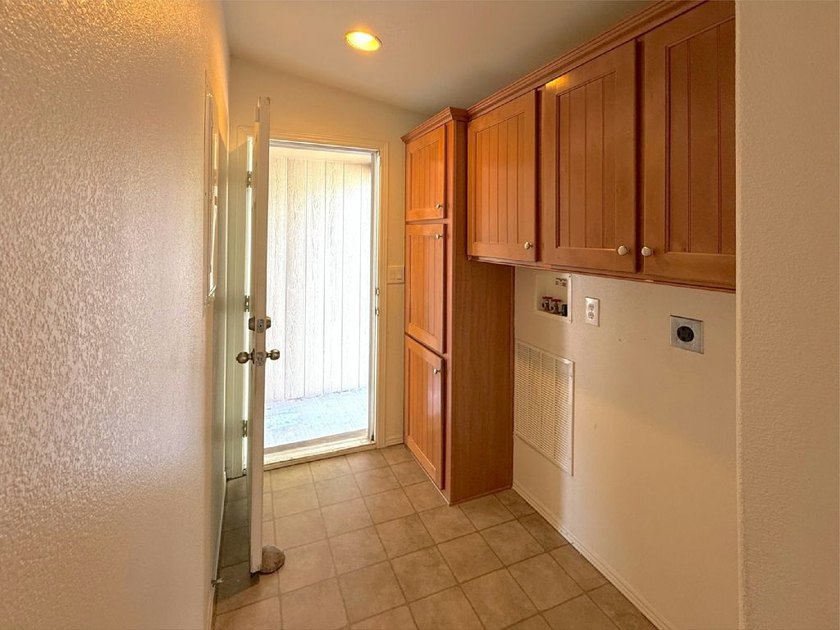 This spacious 3-bedroom, 2-bath manufactured home is full of - photo 12