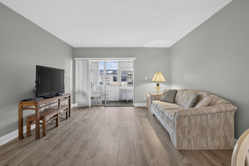 Welcome to this beautifully remodeled 2-bed, 2-bath villa - photo 12