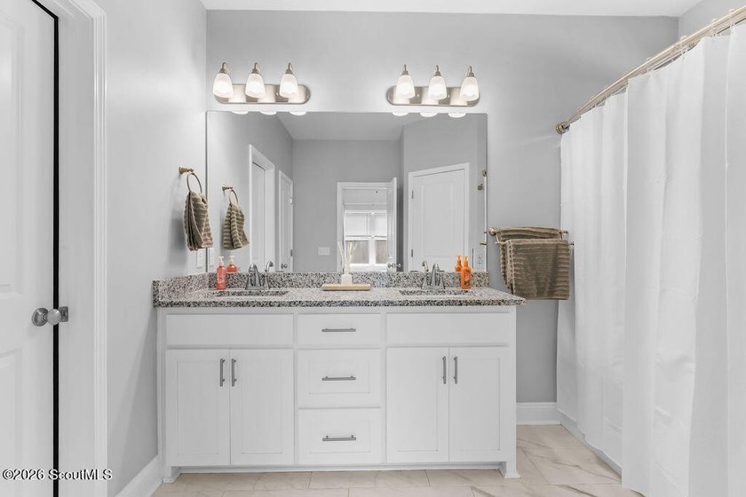 Welcome home! Built in 2021, this pristine residence perfectly - photo 15