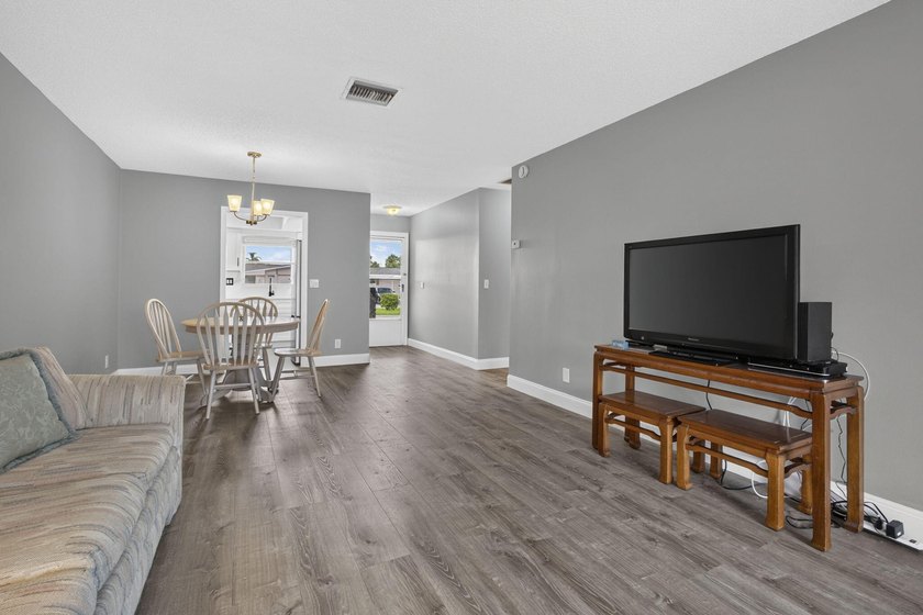 Welcome to this beautifully remodeled 2-bed, 2-bath villa - photo 15