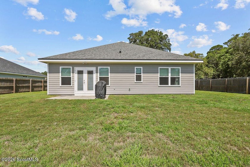 Welcome home! Built in 2021, this pristine residence perfectly - photo 21