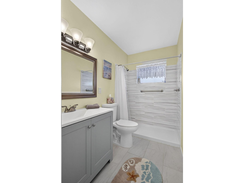 Welcome to this beautifully remodeled 2-bed, 2-bath villa - photo 22