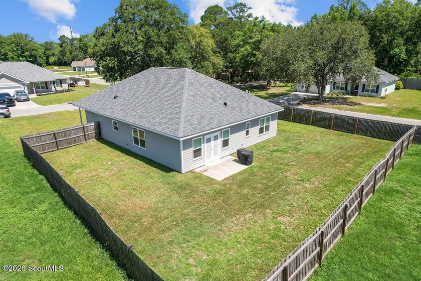 Welcome home! Built in 2021, this pristine residence perfectly - photo 24