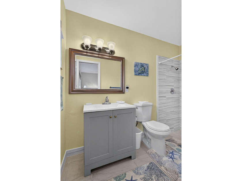 Welcome to this beautifully remodeled 2-bed, 2-bath villa - photo 26