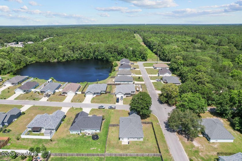 Welcome home! Built in 2021, this pristine residence perfectly - photo 27