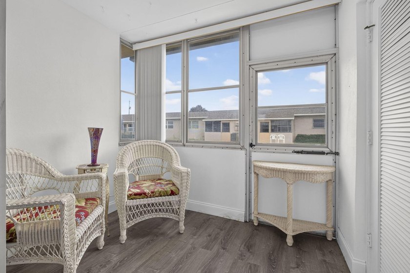 Welcome to this beautifully remodeled 2-bed, 2-bath villa - photo 30