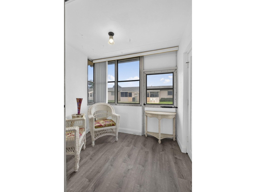 Welcome to this beautifully remodeled 2-bed, 2-bath villa - photo 31