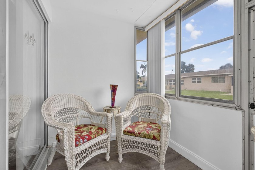 Welcome to this beautifully remodeled 2-bed, 2-bath villa - photo 32