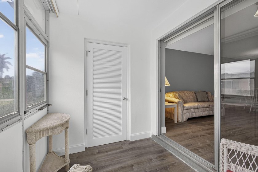 Welcome to this beautifully remodeled 2-bed, 2-bath villa - photo 33