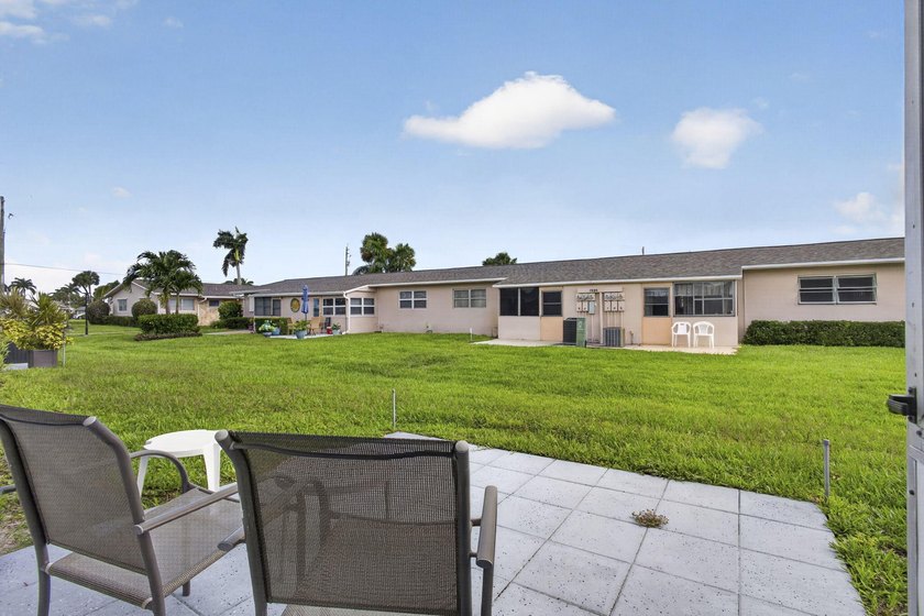 Welcome to this beautifully remodeled 2-bed, 2-bath villa - photo 34