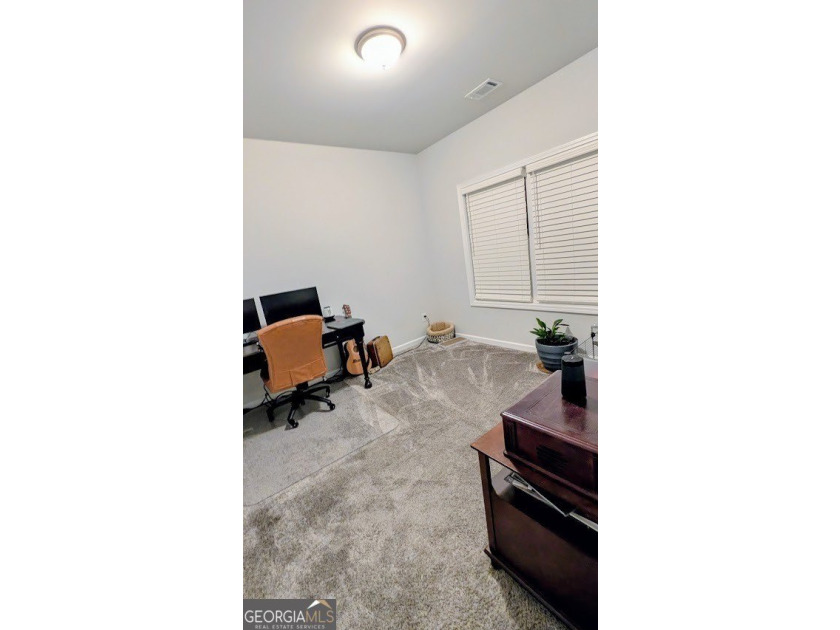 This spacious home features 5 bedrooms and 3 full bathrooms - photo 5