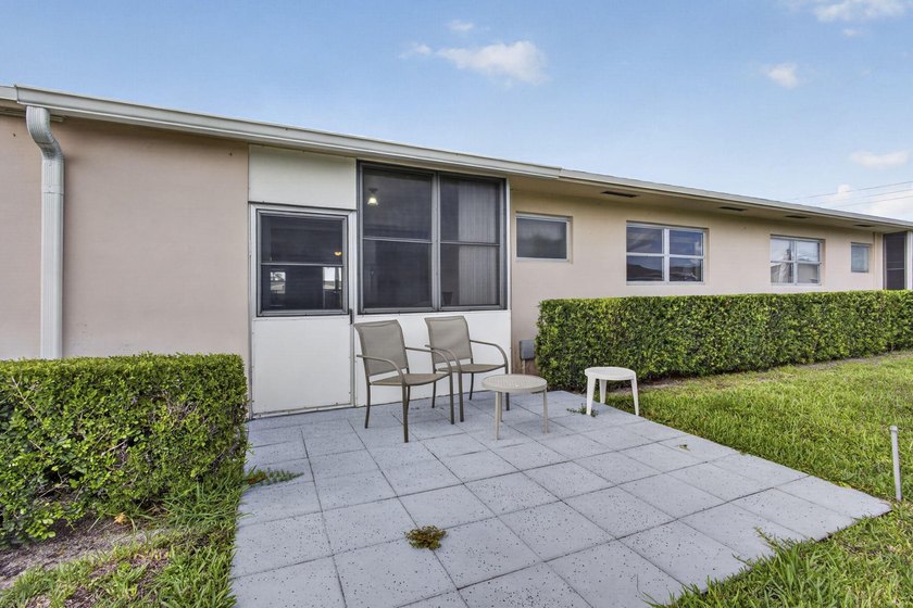 Welcome to this beautifully remodeled 2-bed, 2-bath villa - photo 35