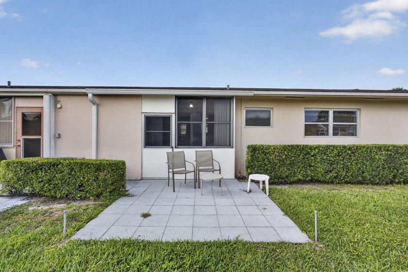 Welcome to this beautifully remodeled 2-bed, 2-bath villa - photo 36