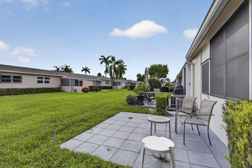 Welcome to this beautifully remodeled 2-bed, 2-bath villa - photo 37