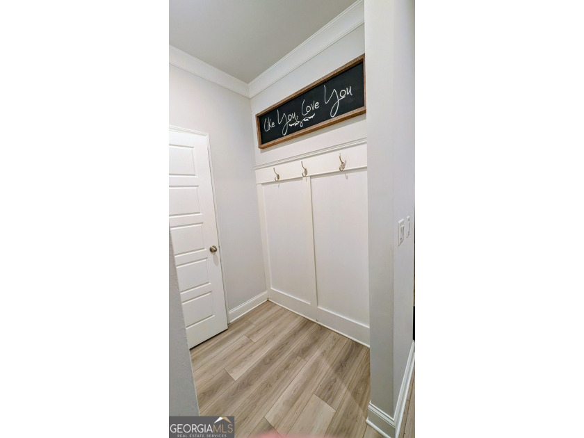 This spacious home features 5 bedrooms and 3 full bathrooms - photo 8