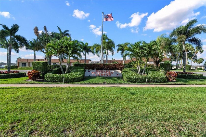Welcome to this beautifully remodeled 2-bed, 2-bath villa - photo 41