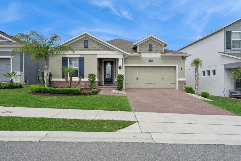 Under contract-accepting backup offers. Welcome to this - photo 2