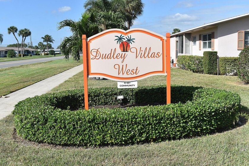 Welcome to this beautifully remodeled 2-bed, 2-bath villa - photo 45