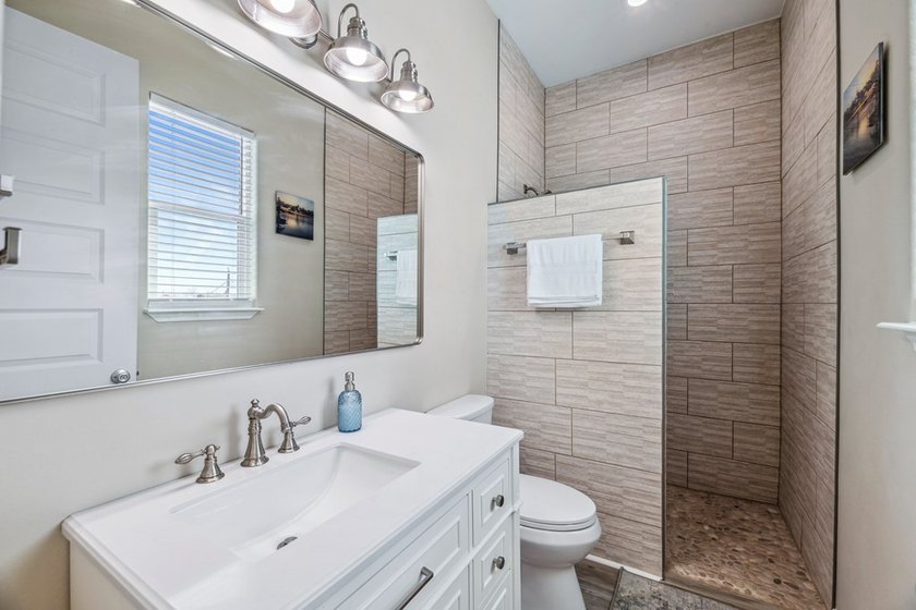 Experience breathtaking sunset views over Salt Lake from this - photo 16