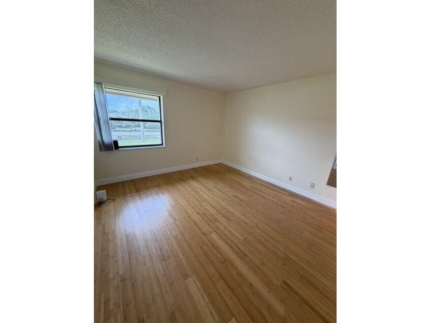 Beautiful all-ages condo in a prime central Boca Raton location - photo 18